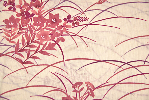 浴衣2点セット クリーム色地に桔梗柄の浴衣と赤色地に桜柄の帯 フリーサイズ | 着物通販店 枠