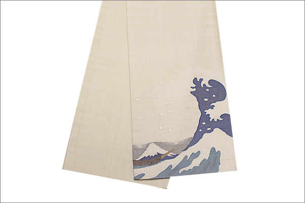 手織りの半幅帯(正絹・すくい織り)　白色系地に波と富士山柄-洗える着物通販店【枠 ～waku～】